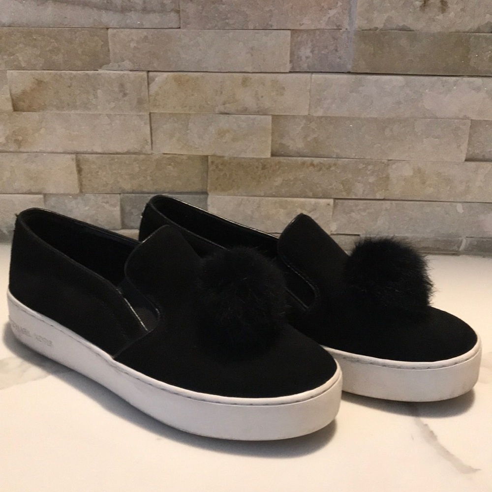 Suede with Genuine Rabbit PomPom